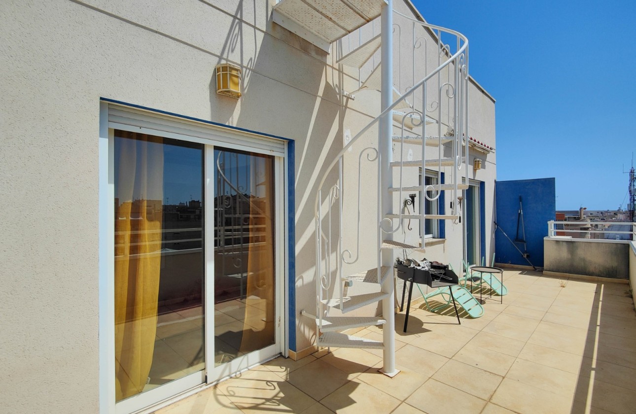 Alquiler a largo plazo - Apartamento / Piso -
Torrevieja