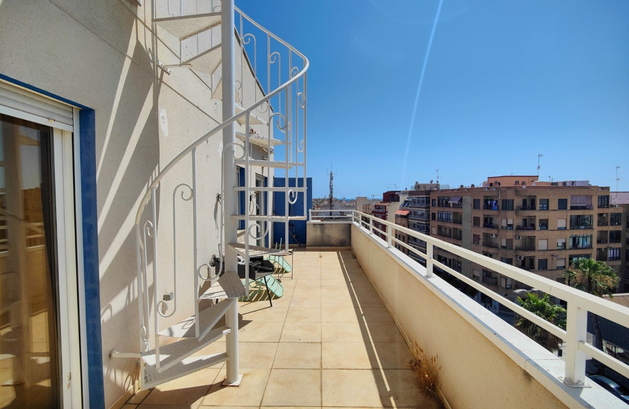 Alquiler a largo plazo - Apartamento / Piso -
Torrevieja