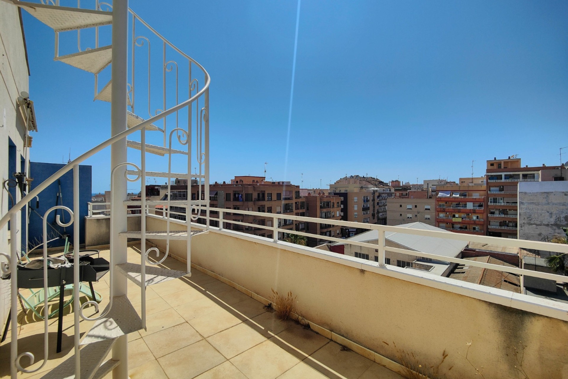 Alquiler a largo plazo - Apartamento / Piso -
Torrevieja