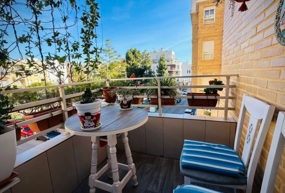 Apartament / Mieszkanie - Sprzedaż - Alicante - Las Viñas
