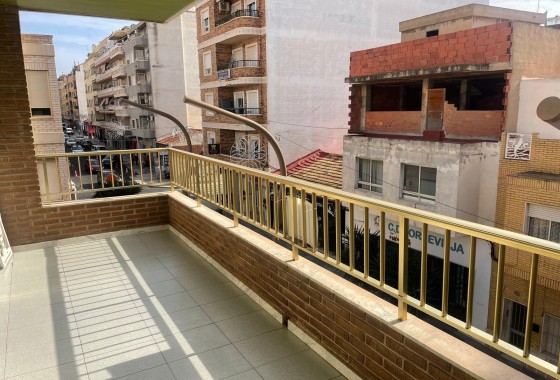 Apartament / Mieszkanie - Sprzedaż - Torrevieja - Center