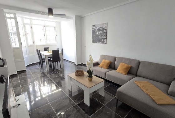 Apartament / Mieszkanie - Sprzedaż - Torrevieja - Centro - Muelle Pesquero