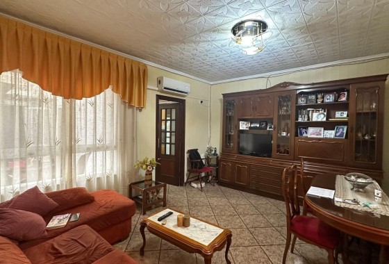 Apartament / Mieszkanie - Sprzedaż - Torrevieja - Estacion de autobuses