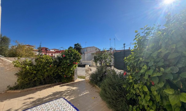 Apartament mieszkanie - Sprzedaż - Torrevieja - torreta III