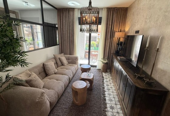 Apartament / Mieszkanie - Sprzedaż - Torrevieja -
                Torrevieja