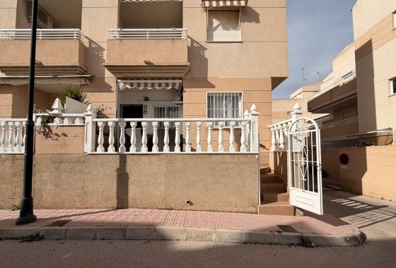 Apartament / Mieszkanie - Sprzedaż - Torrevieja - Urb. Calas Blancas III