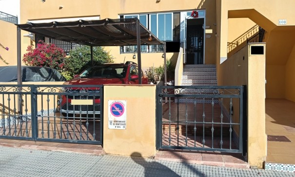 Apartamento piso - Venta - Los Montesinos - La herrada