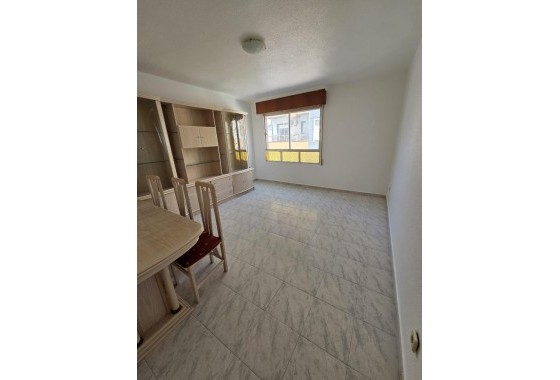 Apartamento / Piso - Venta - Torrevieja - Las Piscinas Naturales