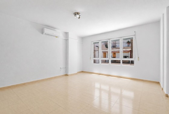 Apartamento / Piso - Venta - Torrevieja - Puerto Deportivo