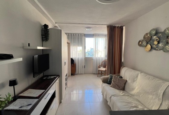 Apartement Flat - Herverkoop -
        Torrevieja - C8L-79505