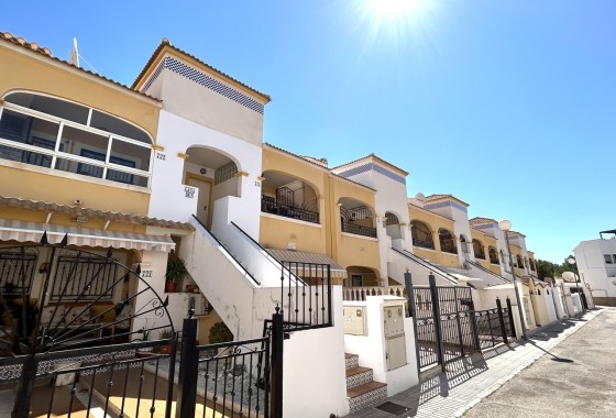 Apartment / Flat - Resale - Los Altos -
                Los Altos
