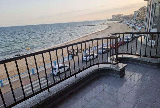 Apartment / Flat - Resale - Torrevieja - Playa de los Locos