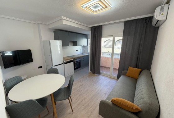 Apartment / Flat - Resale - Torrevieja - Playa del Cura