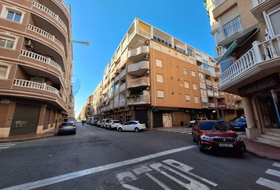 Appartement / Flat - Herverkoop - Torrevieja -
                Torrevieja