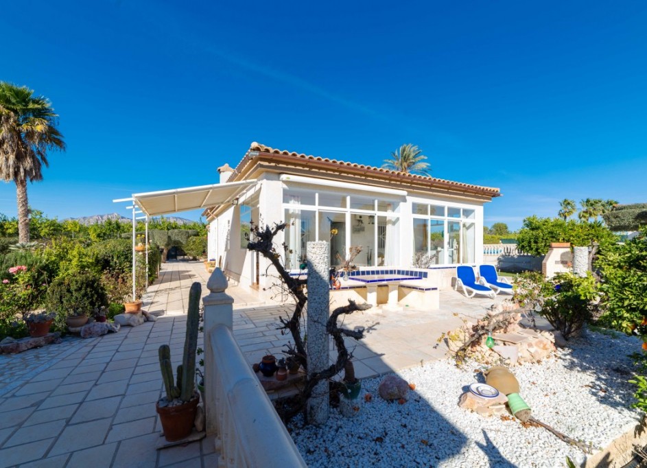 Återförsäljning - Finca lantlig egendom -
Albatera