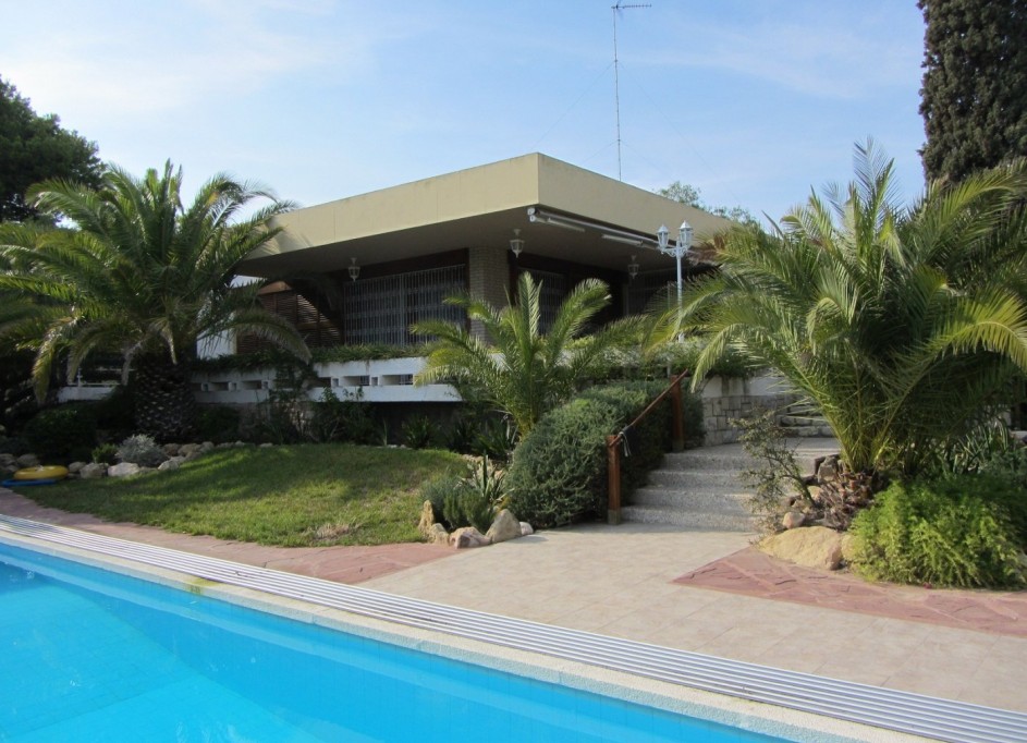 Återförsäljning - Finca lantlig egendom -
Alicante