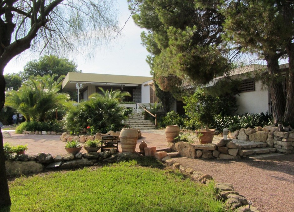 Återförsäljning - Finca lantlig egendom -
Alicante