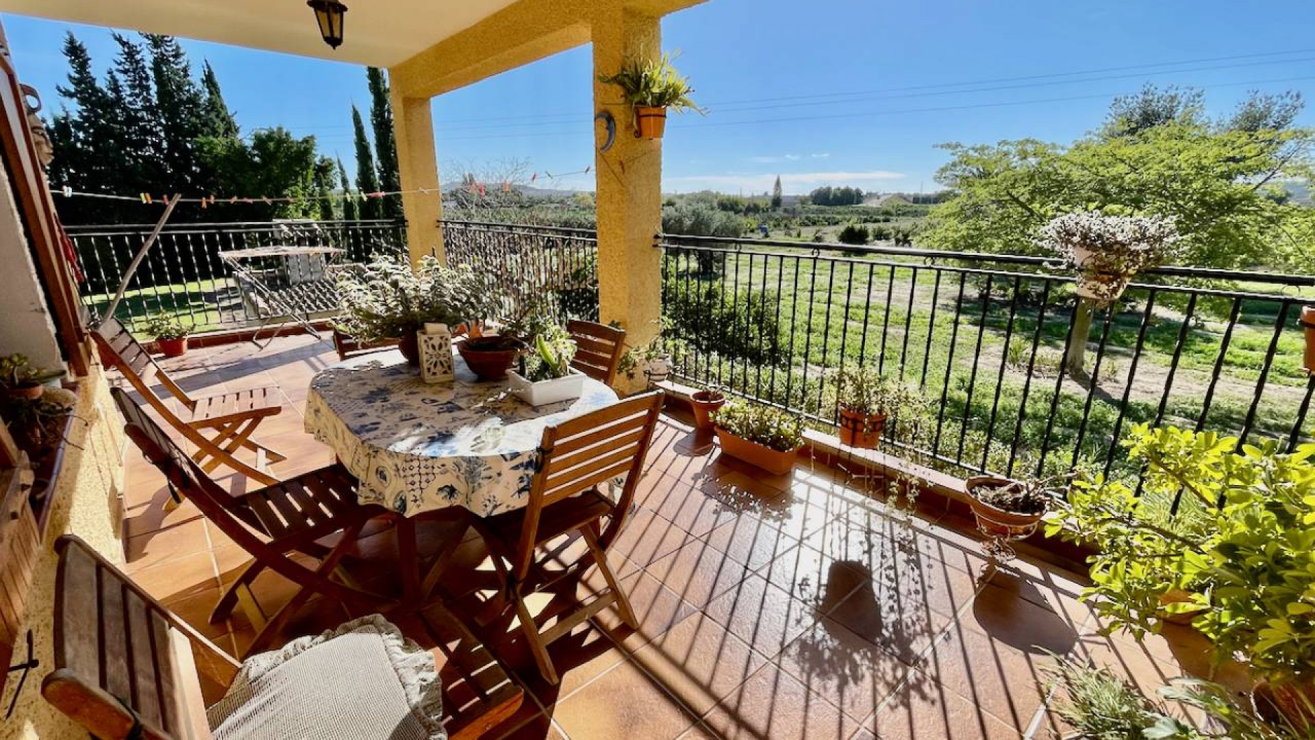 Återförsäljning - Finca lantlig egendom -
Daya Nueva