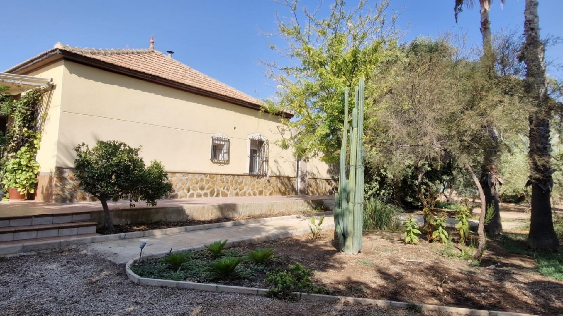 Återförsäljning - Finca lantlig egendom -
Elche