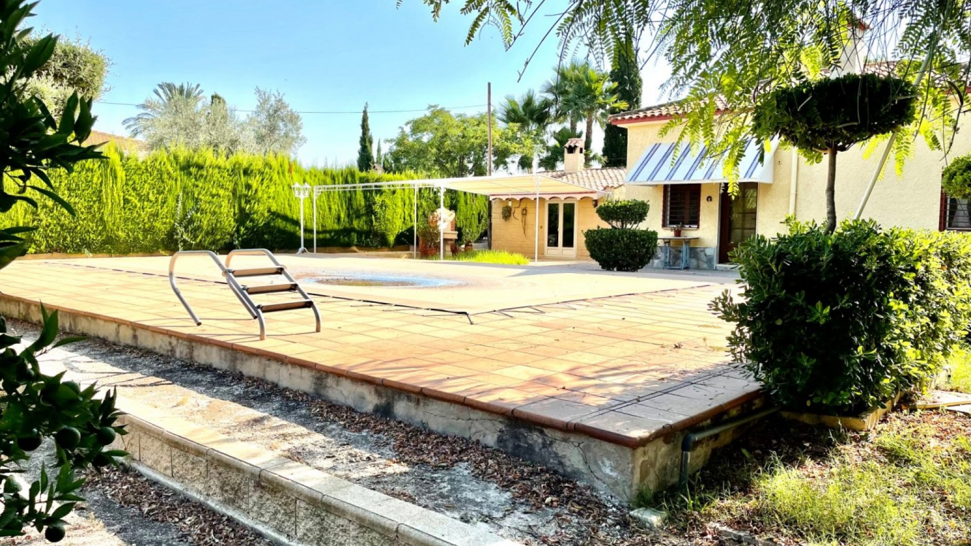 Återförsäljning - Finca lantlig egendom -
Elche