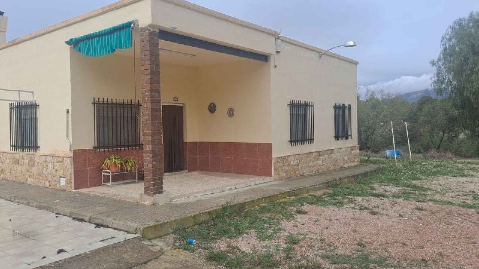 Återförsäljning - Finca lantlig egendom -
Hondón de las Nieves