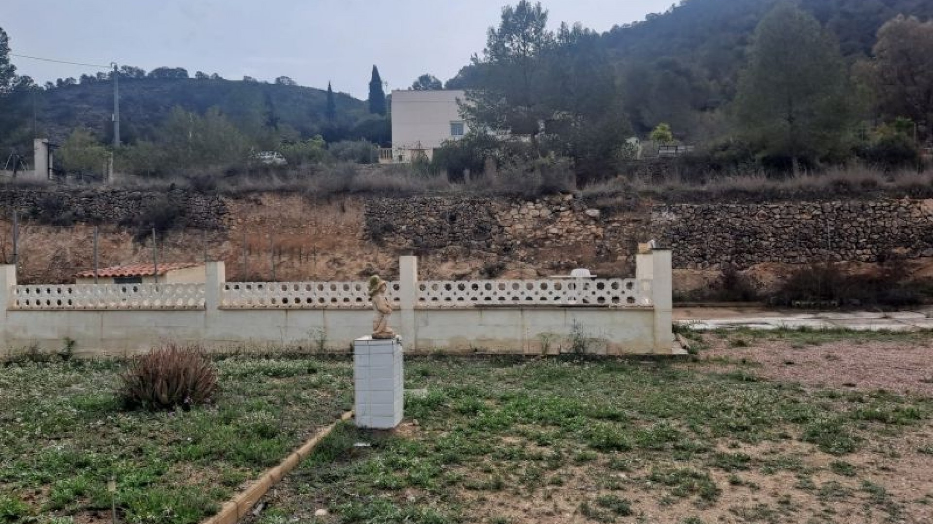 Återförsäljning - Finca lantlig egendom -
Hondón de las Nieves