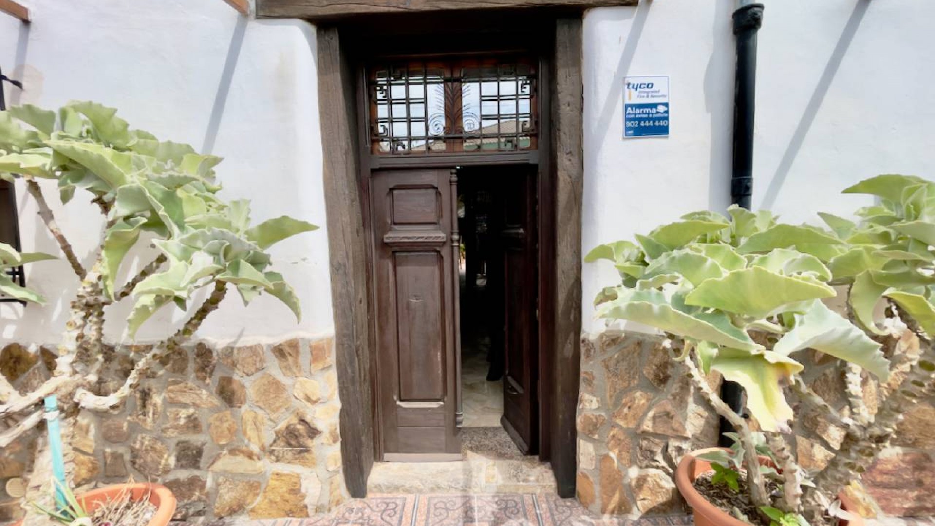 Återförsäljning - Finca lantlig egendom -
Orihuela