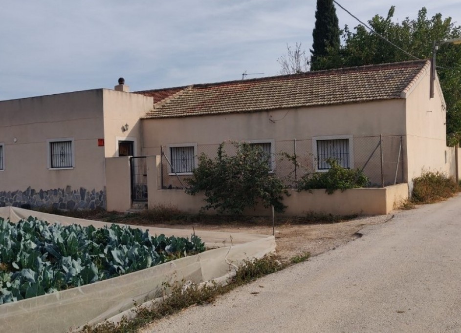 Återförsäljning - Finca lantlig egendom -
Orihuela