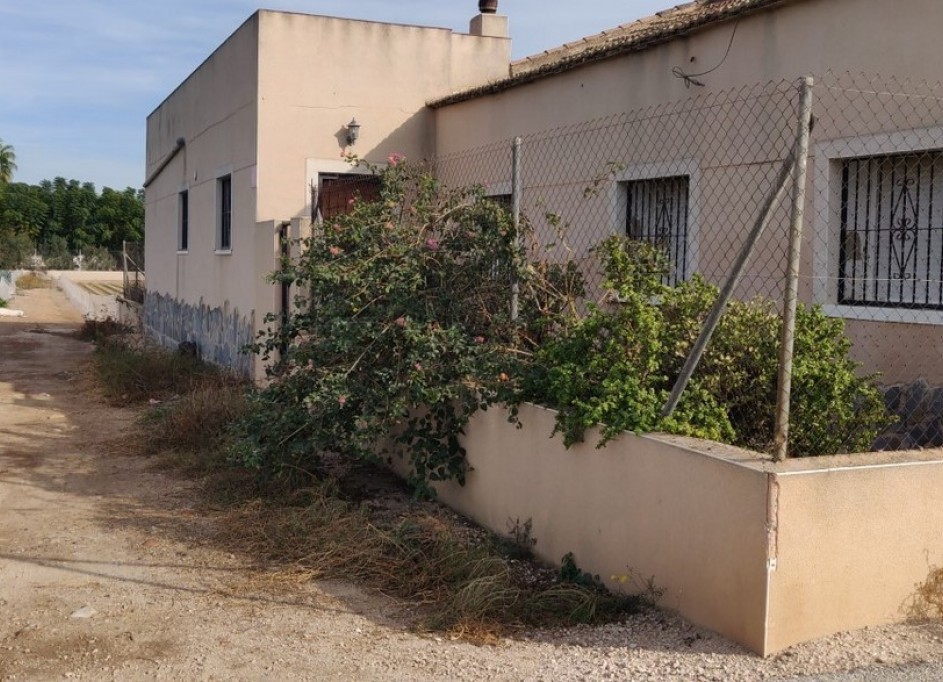 Återförsäljning - Finca lantlig egendom -
Orihuela