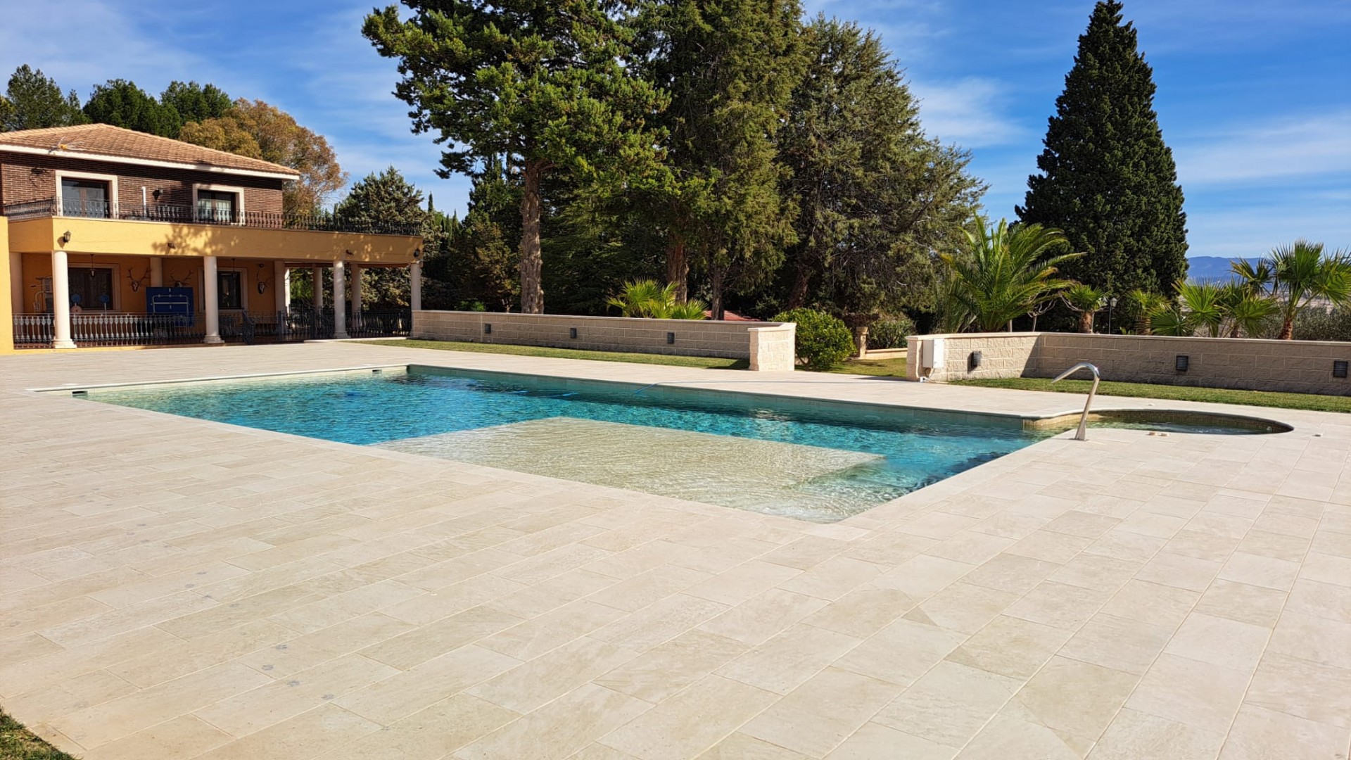 Återförsäljning - Finca lantlig egendom -
Salinas