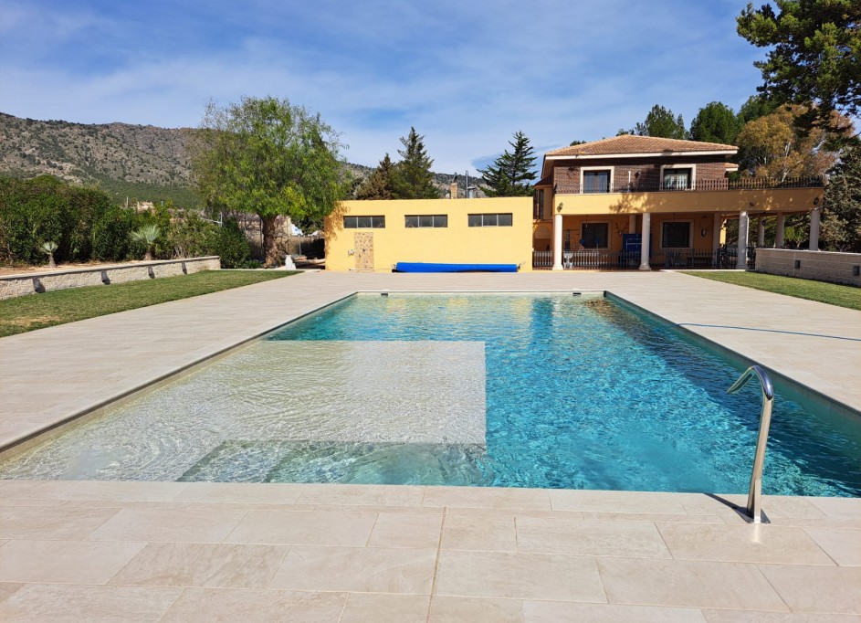 Återförsäljning - Finca lantlig egendom -
Salinas