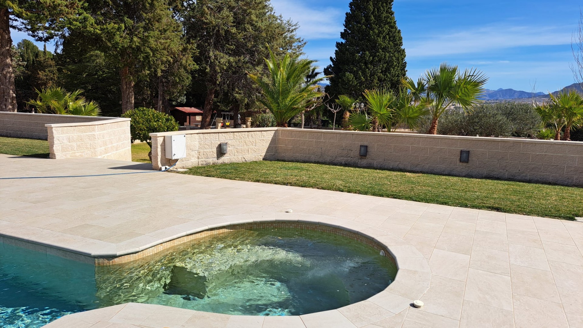 Återförsäljning - Finca lantlig egendom -
Salinas