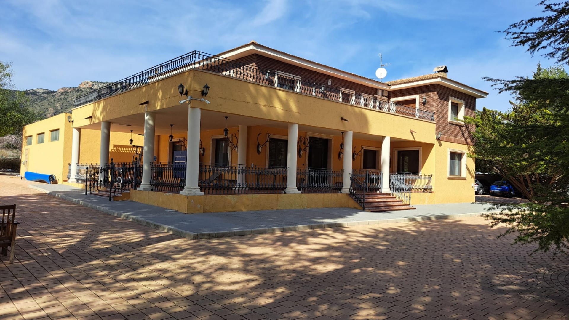 Återförsäljning - Finca lantlig egendom -
Salinas