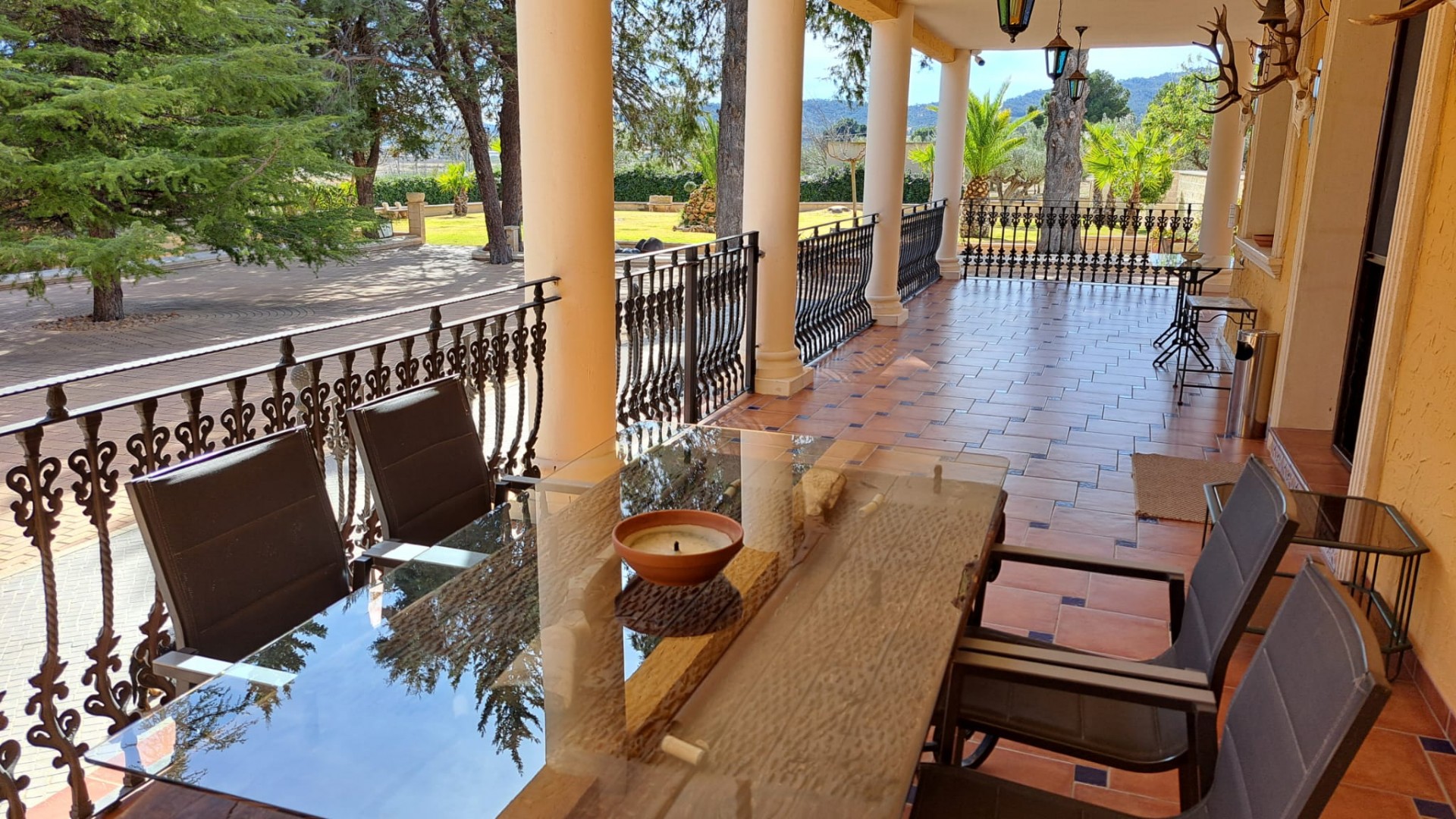 Återförsäljning - Finca lantlig egendom -
Salinas