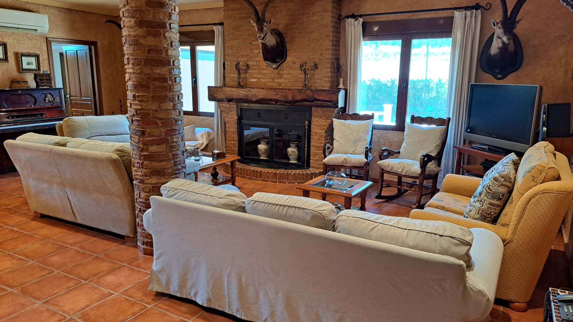 Återförsäljning - Finca lantlig egendom -
Salinas