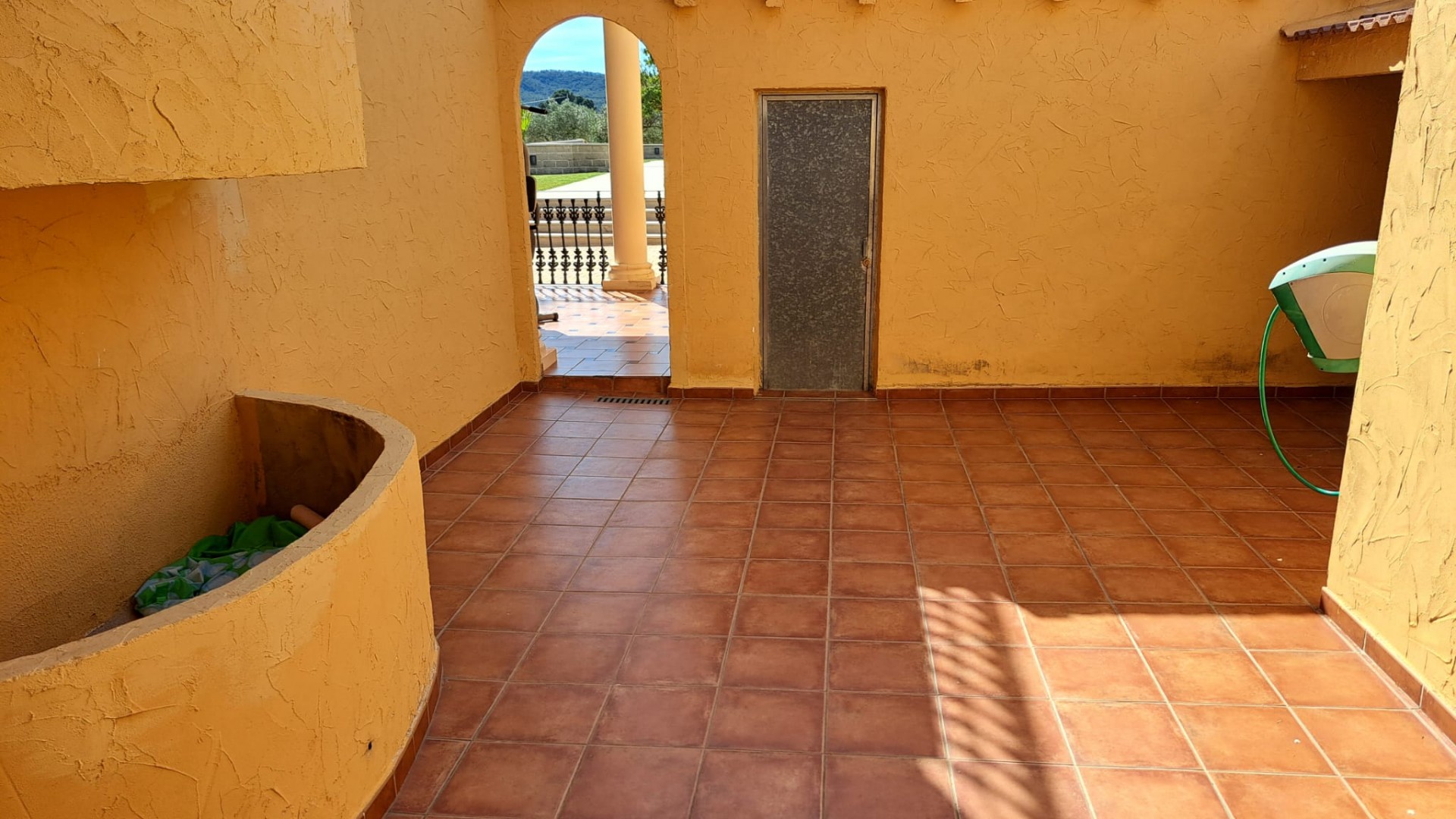 Återförsäljning - Finca lantlig egendom -
Salinas