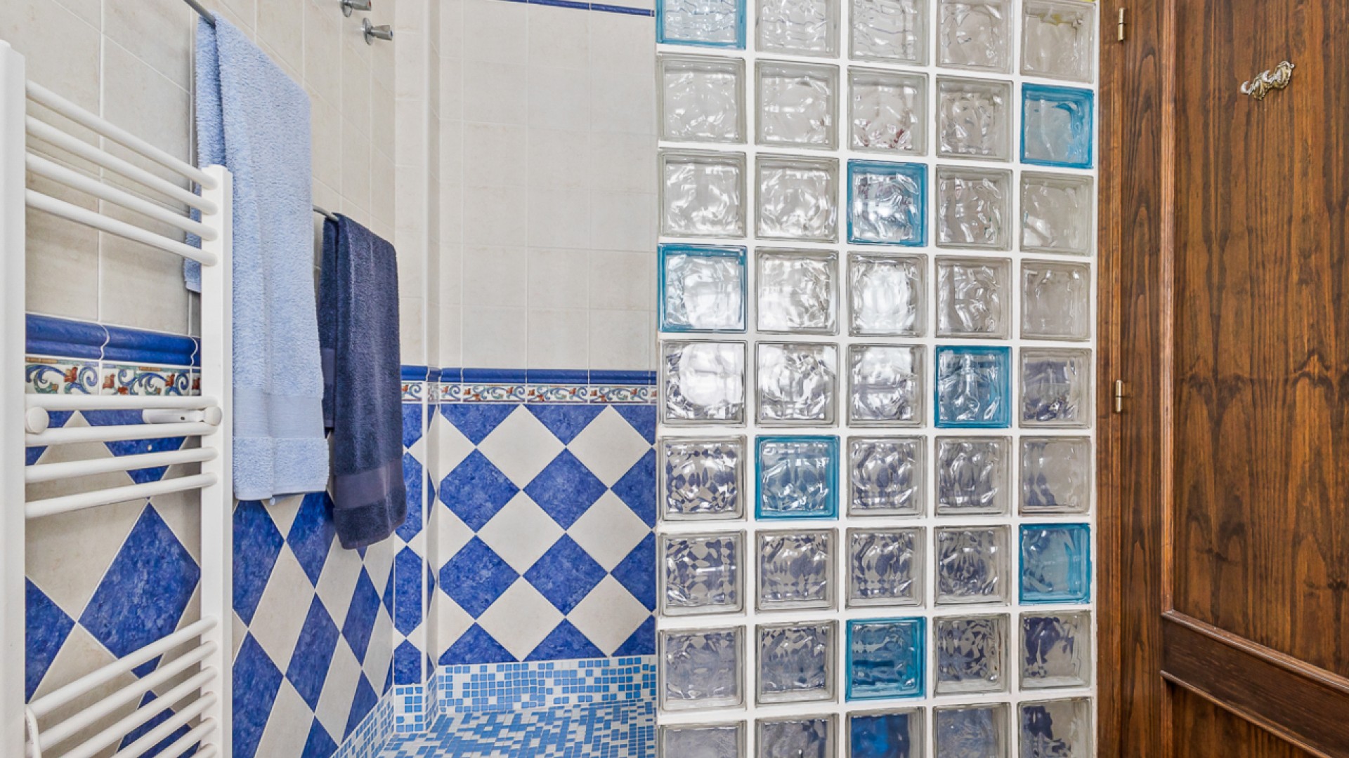 Återförsäljning - Fristående villa -
Algorfa