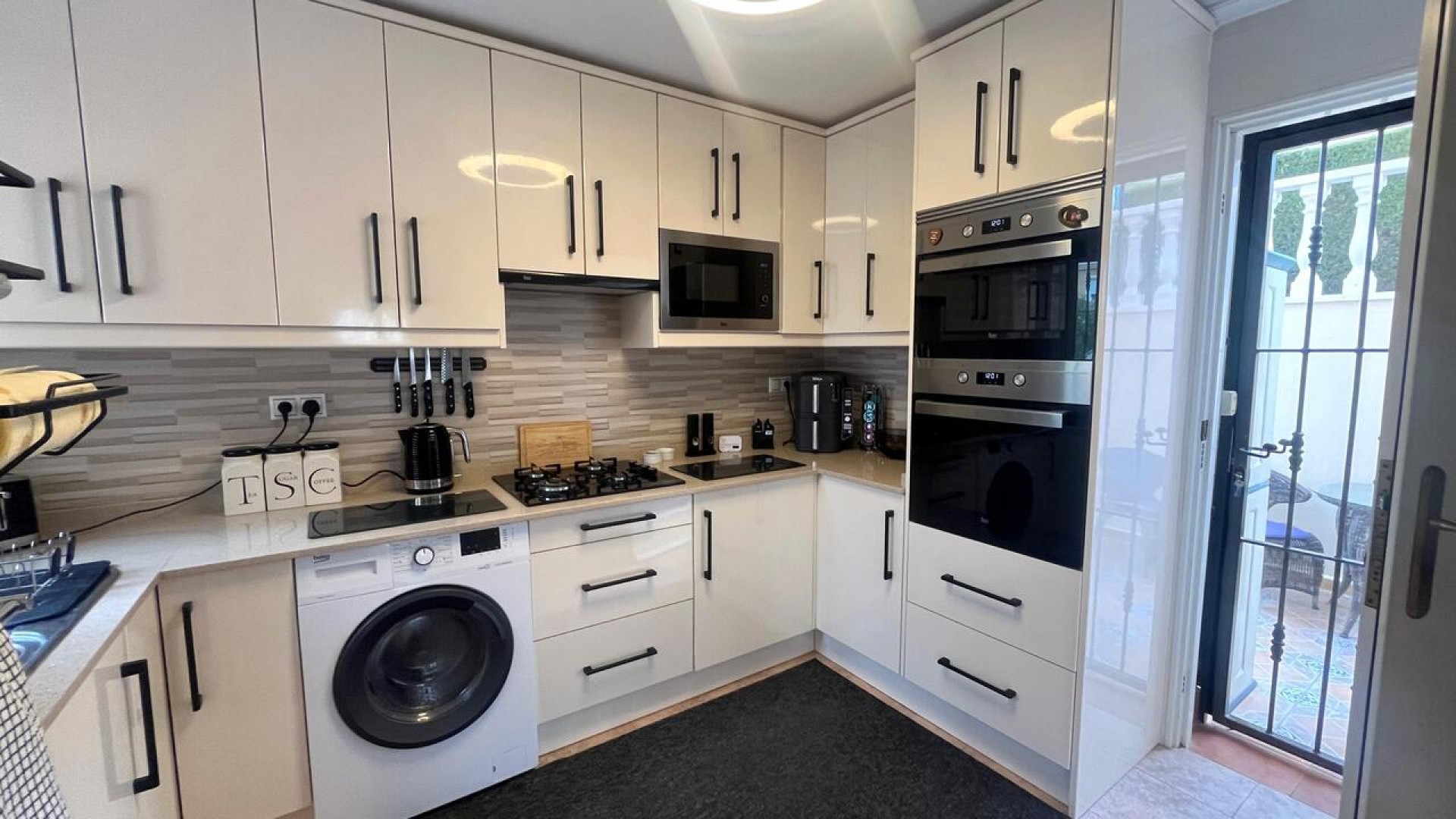 Återförsäljning - Fristående villa -
Algorfa