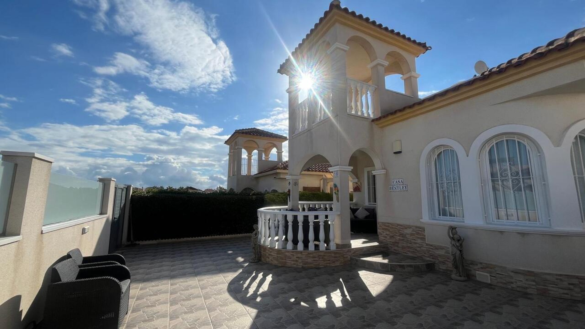 Återförsäljning - Fristående villa -
Algorfa