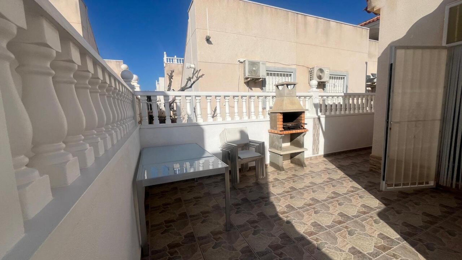 Återförsäljning - Fristående villa -
Algorfa