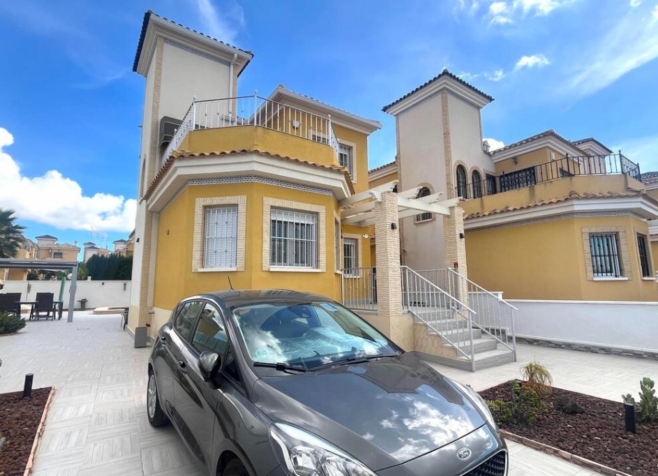 Återförsäljning - Fristående villa -
Algorfa