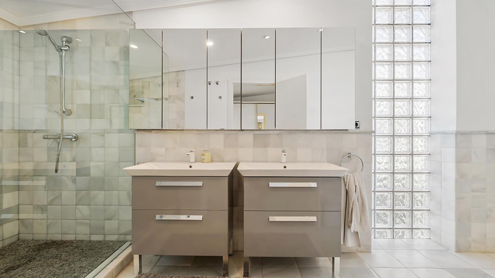 Återförsäljning - Fristående villa -
Alicante - Campoamor