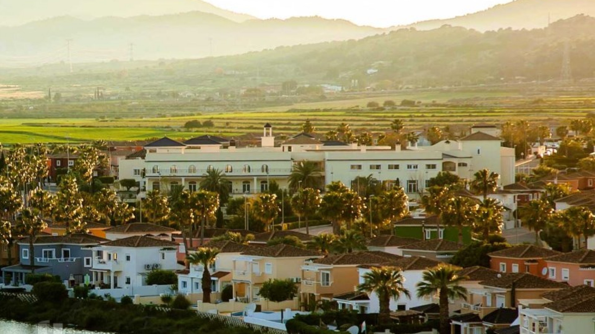 Återförsäljning - Fristående villa -
BAÑOS Y MENDIGO - Murcia