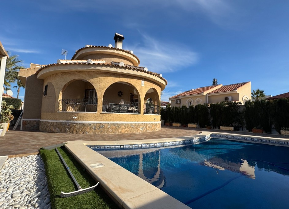 Återförsäljning - Fristående villa -
Benijofar