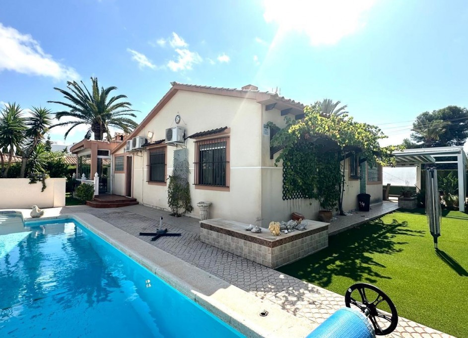 Återförsäljning - Fristående villa -
Cabo Roig - Costa blanca
