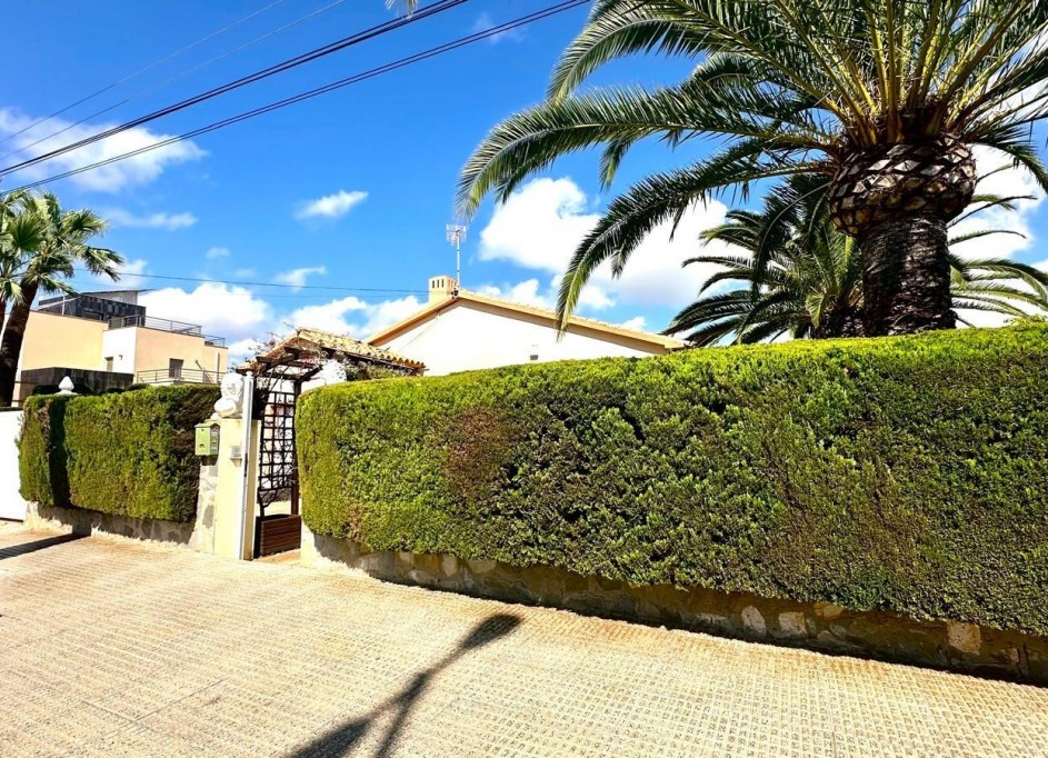 Återförsäljning - Fristående villa -
Cabo Roig - Costa blanca