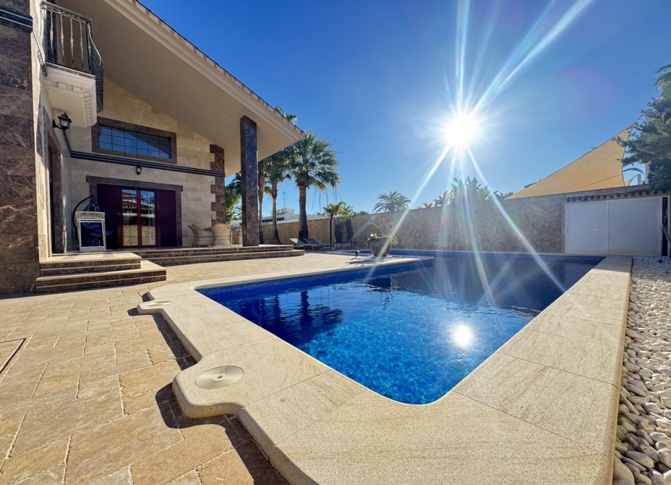 Återförsäljning - Fristående villa -
Cabo Roig