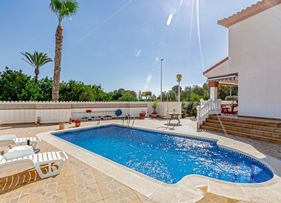 Återförsäljning - Fristående villa -
Campoamor - Campoamor Golf