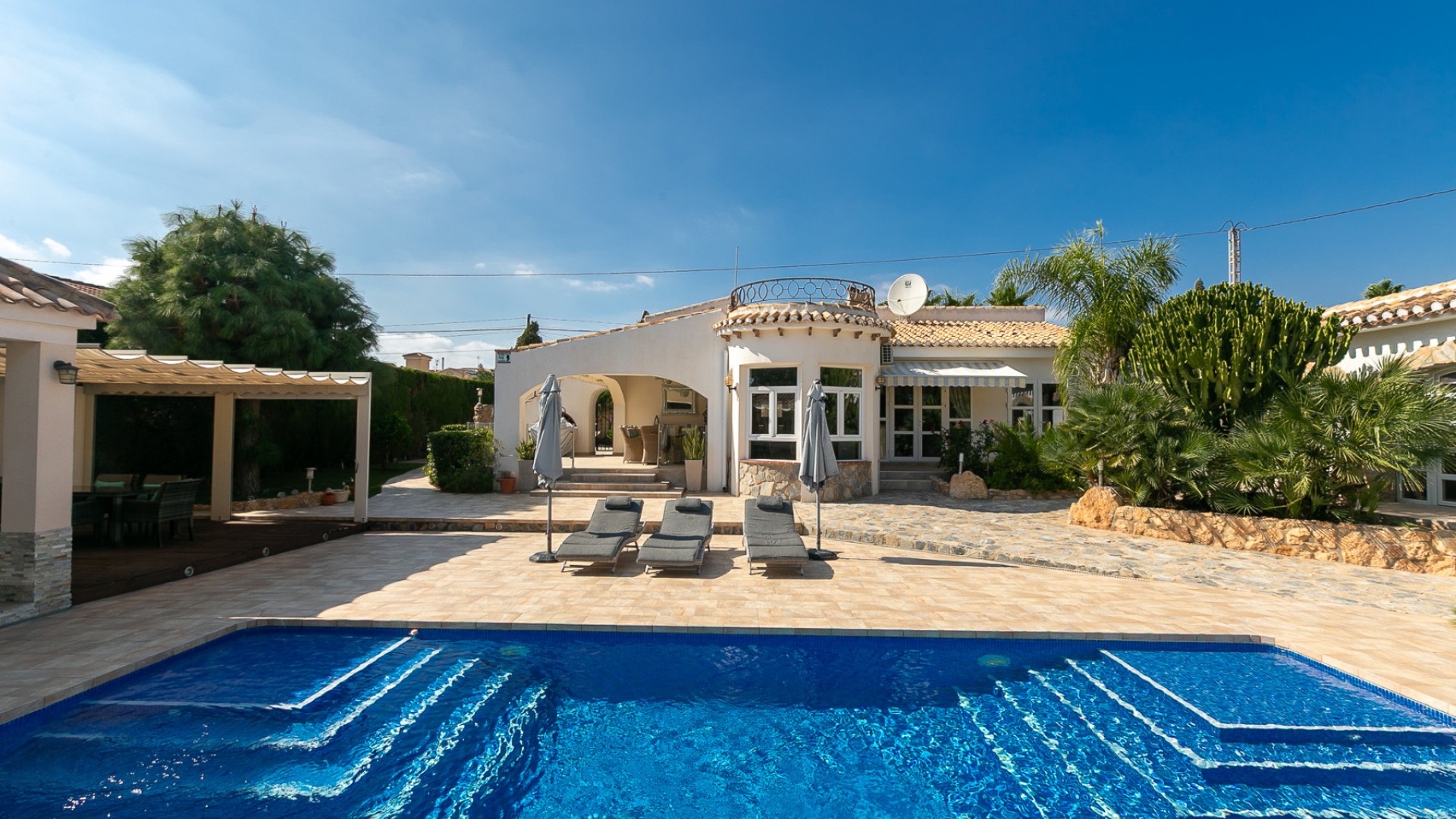 Återförsäljning - Fristående villa -
Campoamor - Lomas de Don Juan