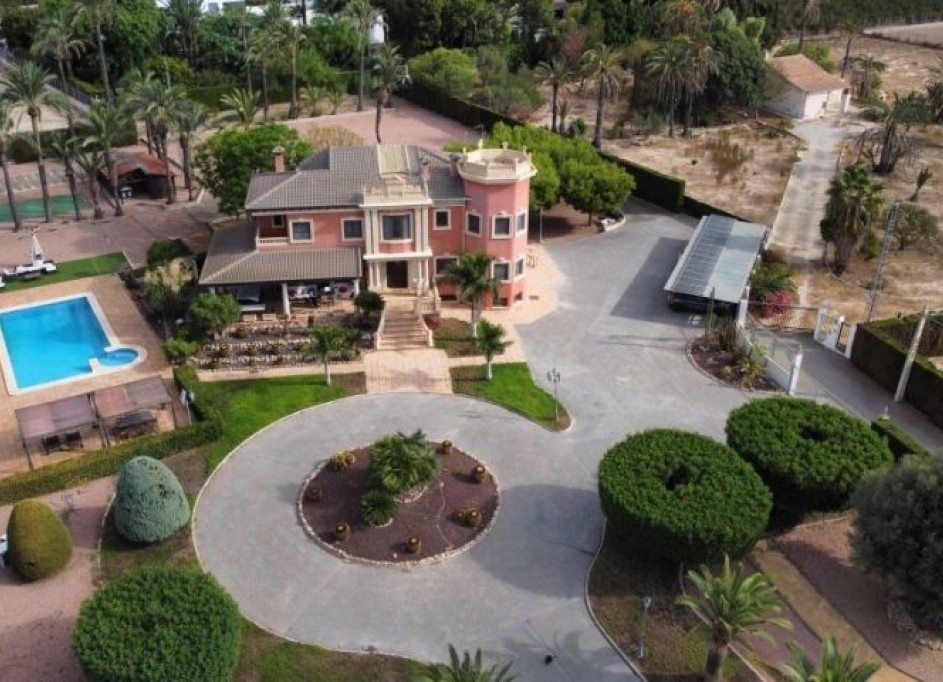 Återförsäljning - Fristående villa -
Elche